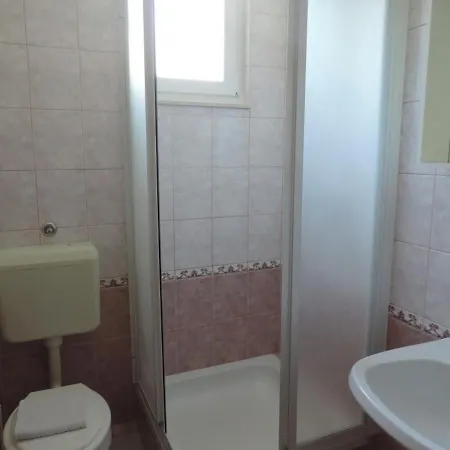 With A Parking Space Brela, Makarska - 19792 ゲストハウス 3*